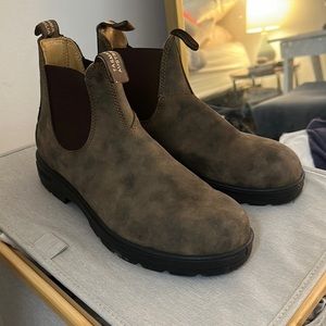 Blundstone Size 8 (men’s)